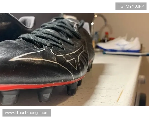 CBA品牌长钉男款足球鞋测评与推荐