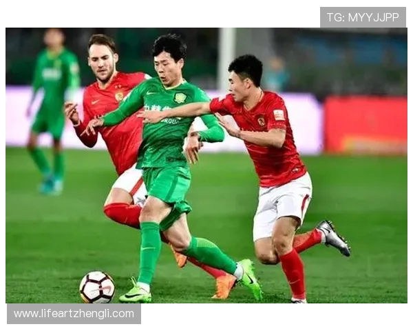 前国安后卫刘欢与香港球员尼高拉斯正式加盟佛山南狮队 前国安后卫刘欢与香港球员尼高拉斯正式加盟佛山南狮队